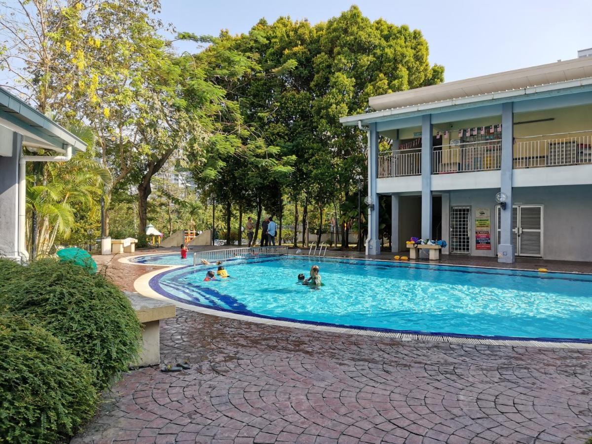 Ainis Guest House In Vista Amani Condominium Kuala Lumpur Bagian luar foto